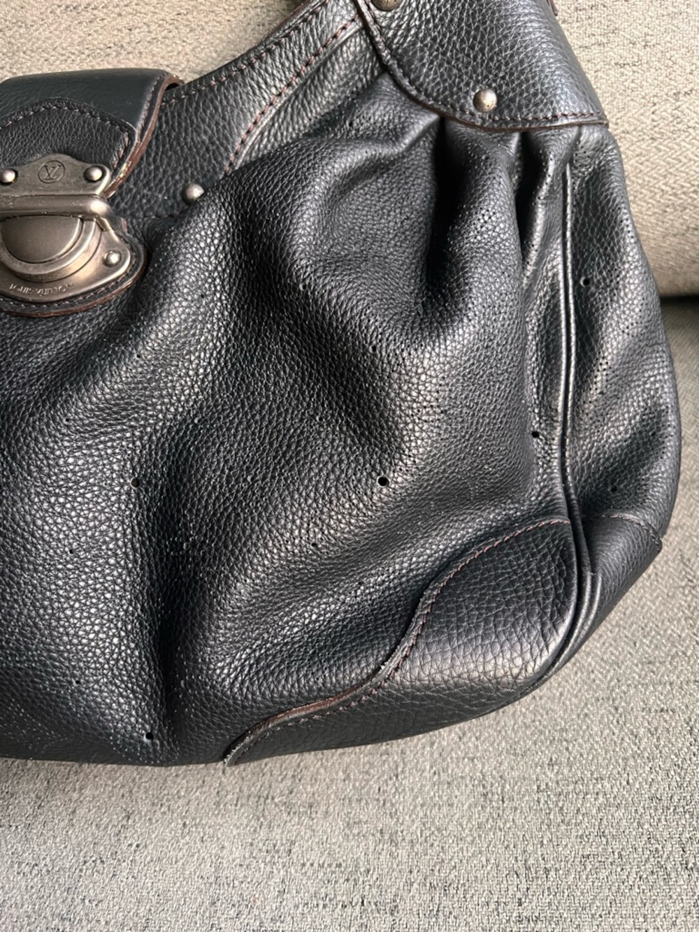 Louis Vuitton Mahina Leather Solar Pm Noir shoulder hobo bag - Picture 11 of 17